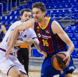 Un resacoso Barça derrota a Monbus Obradoiro (76-70)