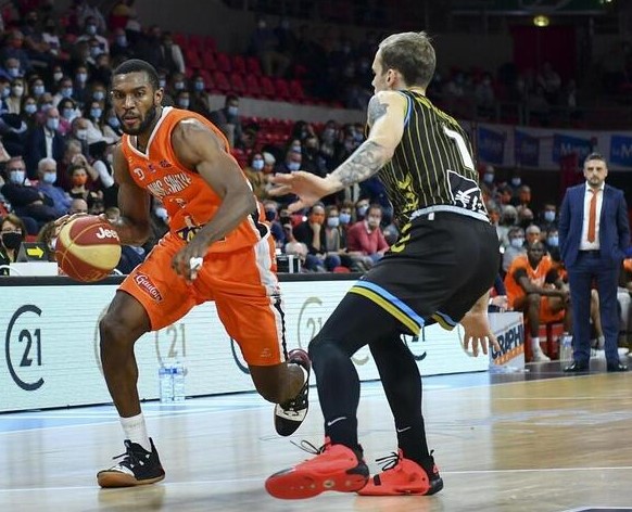 Vitto Brown, cerca del Real Betis