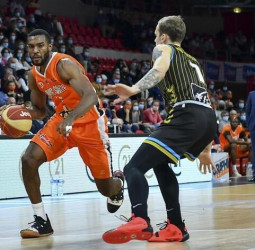 Vitto Brown, cerca del Real Betis
