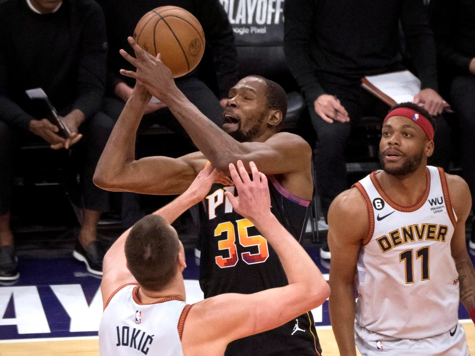 Booker y Durant dan aire a los Suns (114-121) [2-1]