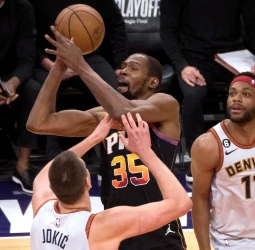 Booker y Durant dan aire a los Suns (114-121) [2-1]