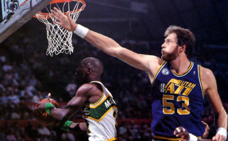 Fallece Mark Eaton