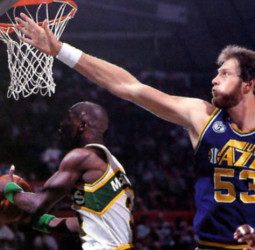 Fallece Mark Eaton
