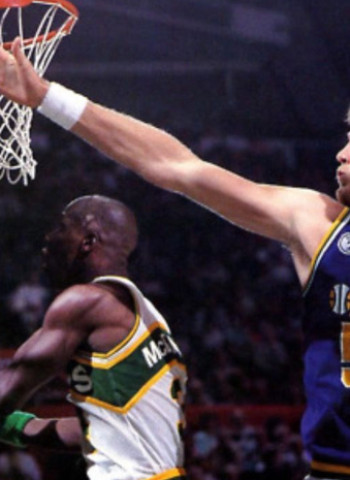 Fallece Mark Eaton