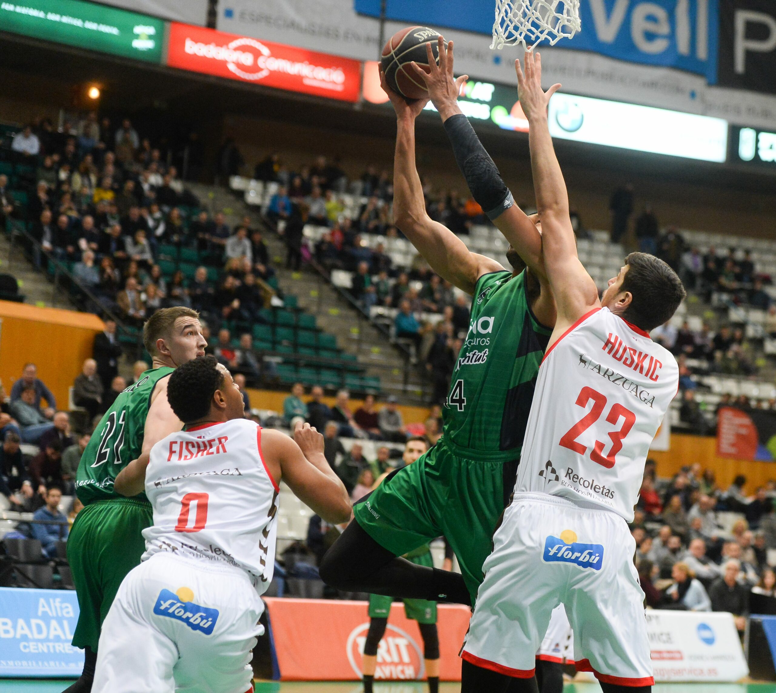 La parte baja de la tabla se complica con la victoria de Burgos sobre Joventut (81-88)