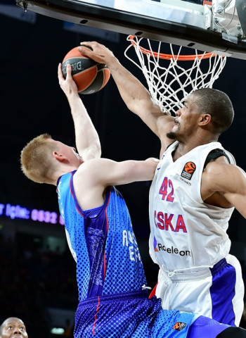 Kyle Hines, dos años más en el CSKA Moscú