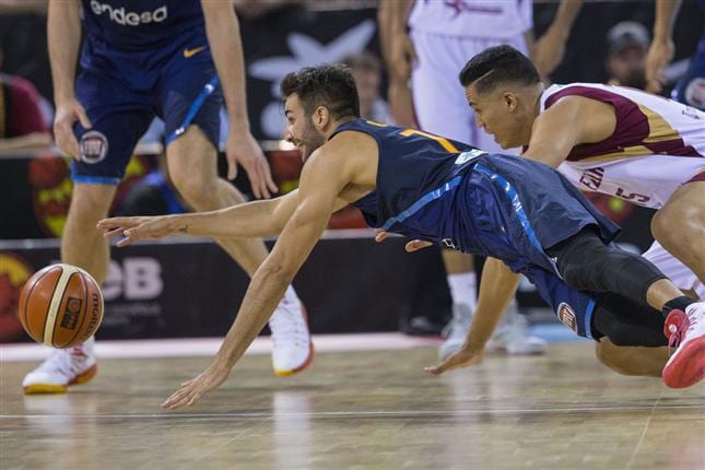España vence al campeón de América con coraje y talento