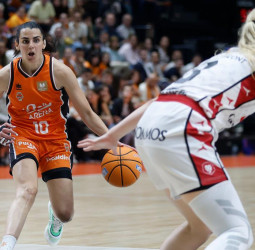 El primer punto, para un Valencia Basket que se acerca al título, 75-65