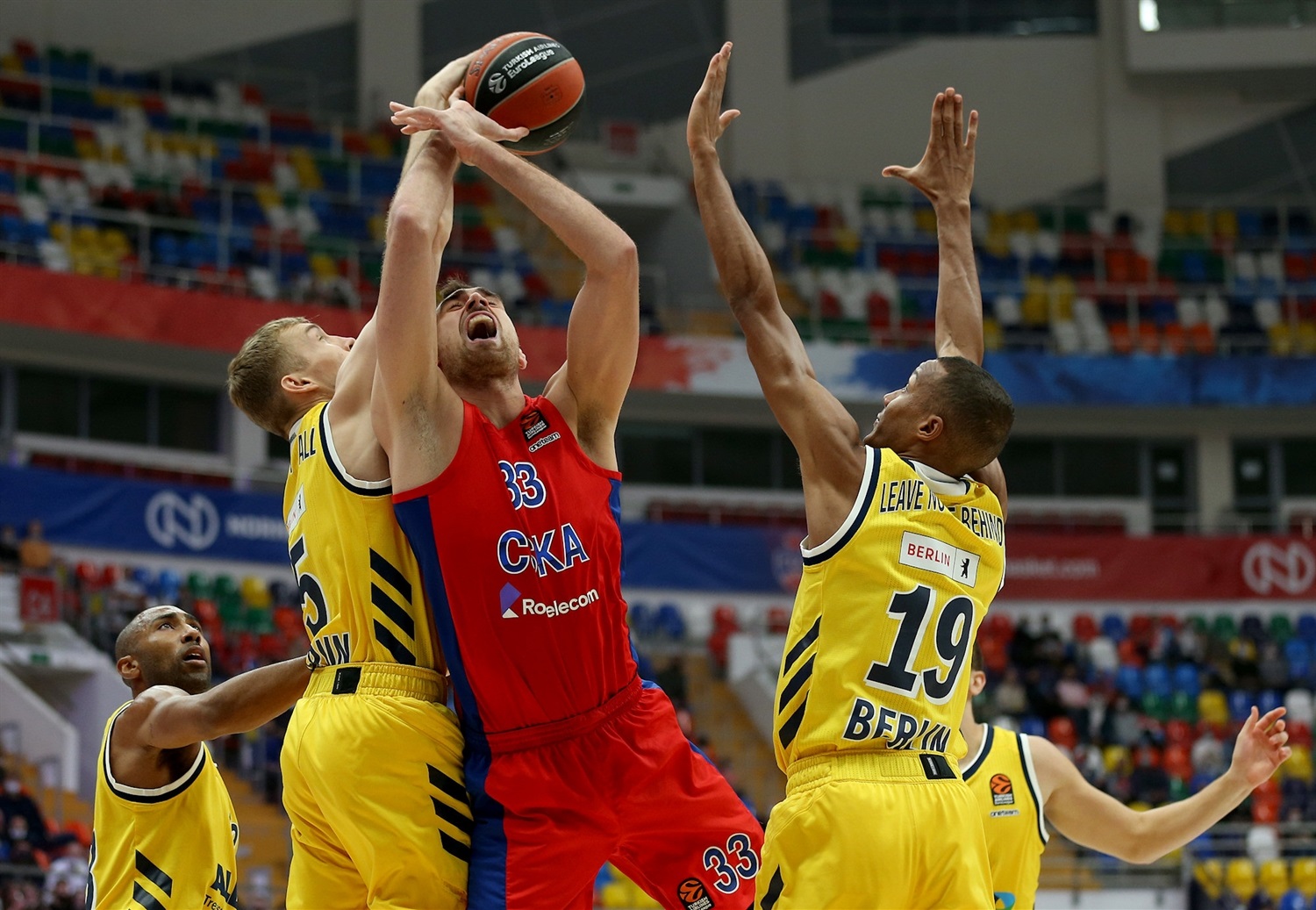 El ALBA Berlín se estrena a lo grande ante el CSKA Moscú (88-93)
