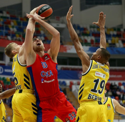 El ALBA Berlín se estrena a lo grande ante el CSKA Moscú (88-93)