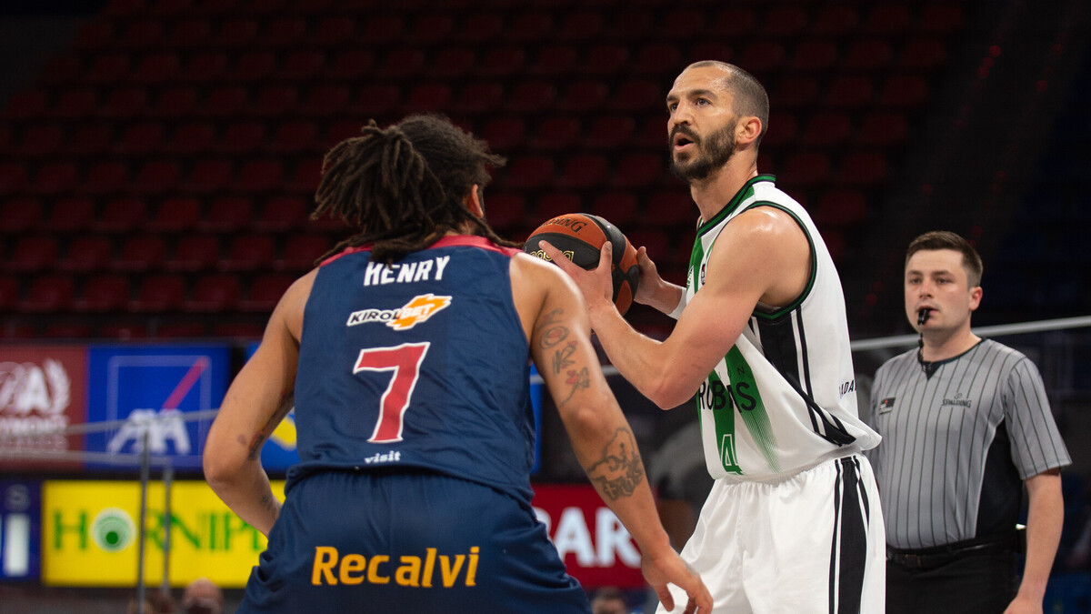 Gran victoria a domicilio del Joventut contra el TD Systems Baskonia (71-79)