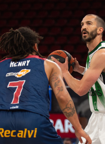 Gran victoria a domicilio del Joventut contra el TD Systems Baskonia (71-79)