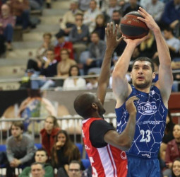 Real Betis e Iberostar Tenerife pugnan por el fichaje de Beqa Burjanadze