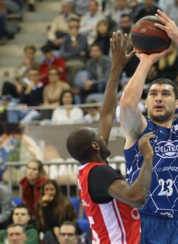 Real Betis e Iberostar Tenerife pugnan por el fichaje de Beqa Burjanadze