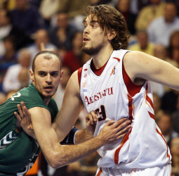 Visita del Unicaja a Fontajau 15 años después