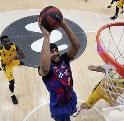 Brandon Davies seguirá en el Barça hasta 2022