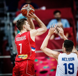 Serbia con un gran Bogdanovic, domina a Gran Bretaña (68-62)