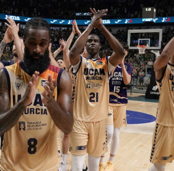 El UCAM Murcia tendrá dos bolas de partido en su cancha, 83-101 [0-2]