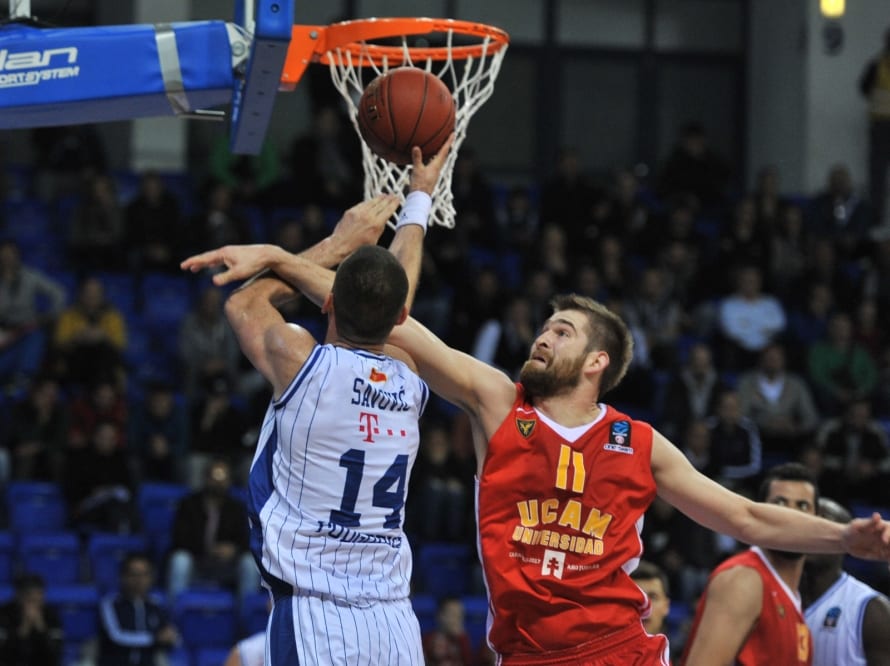 El UCAM Murcia se cuela en el TOP 16 tras vencer al Buducnost (75-86)