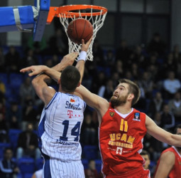 El UCAM Murcia se cuela en el TOP 16 tras vencer al Buducnost (75-86)