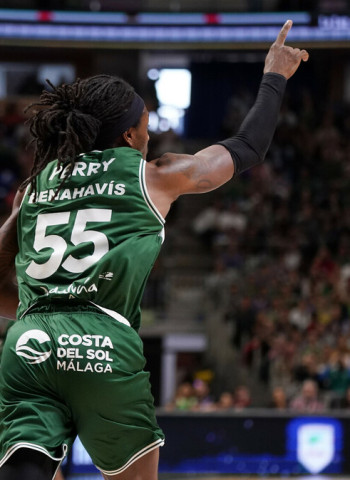 Emoción y victoria en el Carpena (94-70)