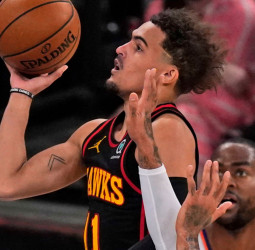 Trae Young arruina el regreso de los Knicks a los playoffs (105-107) [0-1]