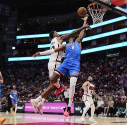 Houston le da un aviso a los Thunder, 111-125
