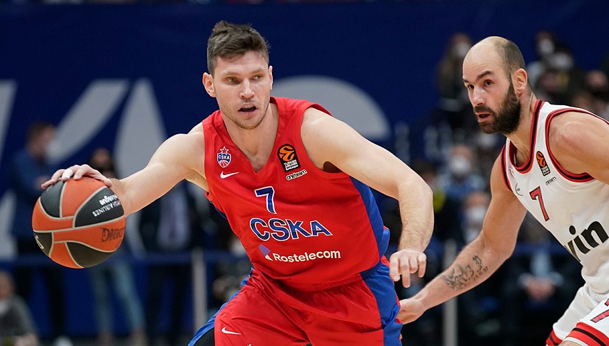 Ivan Ukhov renueva con el CSKA Moscú