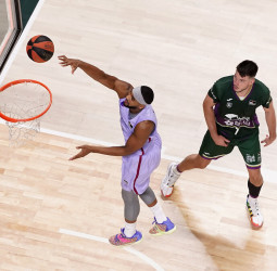 El Barça sobrevive a una gran reacción final del Unicaja (73-75)