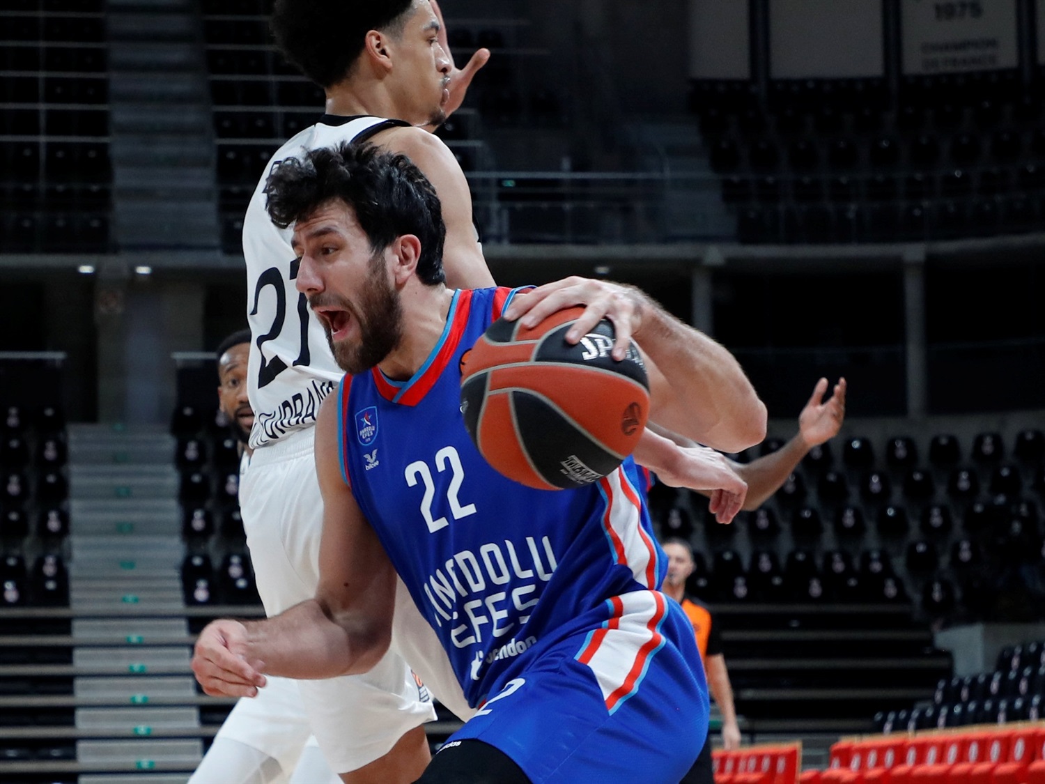 Micic lidera las buenas sensaciones del Anadolu Efes (80-102)