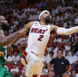 Gabe Vincent firma por los Angeles Lakers