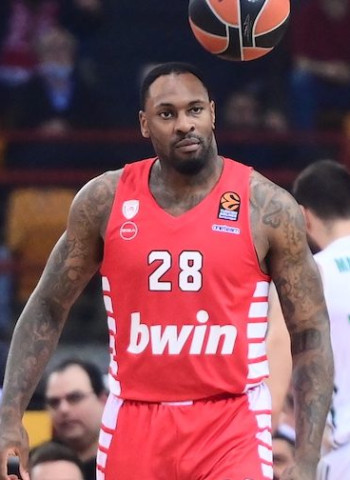Olympiacos se lleva el derbi griego y se afianza en el liderato, 81-73