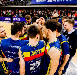 Partido clave en el mejor ambiente de baloncesto de España
