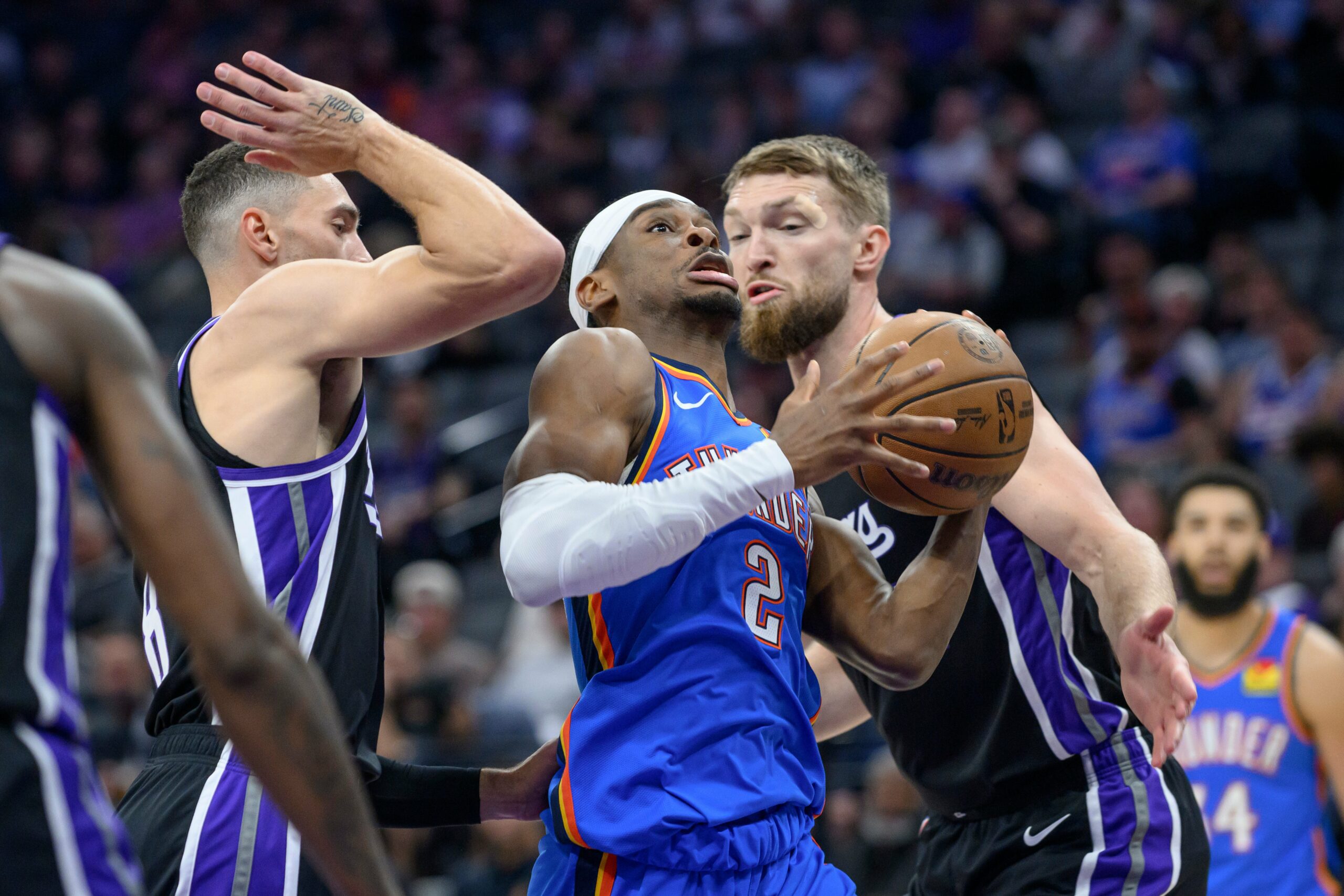 Oklahoma City Thunder alcanza las 60 victorias, 121-105