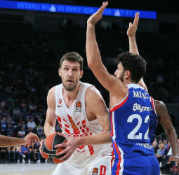 Ognjen Kuzmic, dos temporadas más en el Estrella Roja