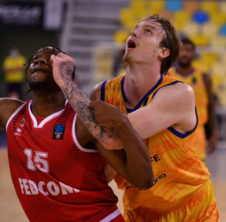 Gray, casi sobre la bocina, elimina al Herbalife Gran Canaria (74-76)