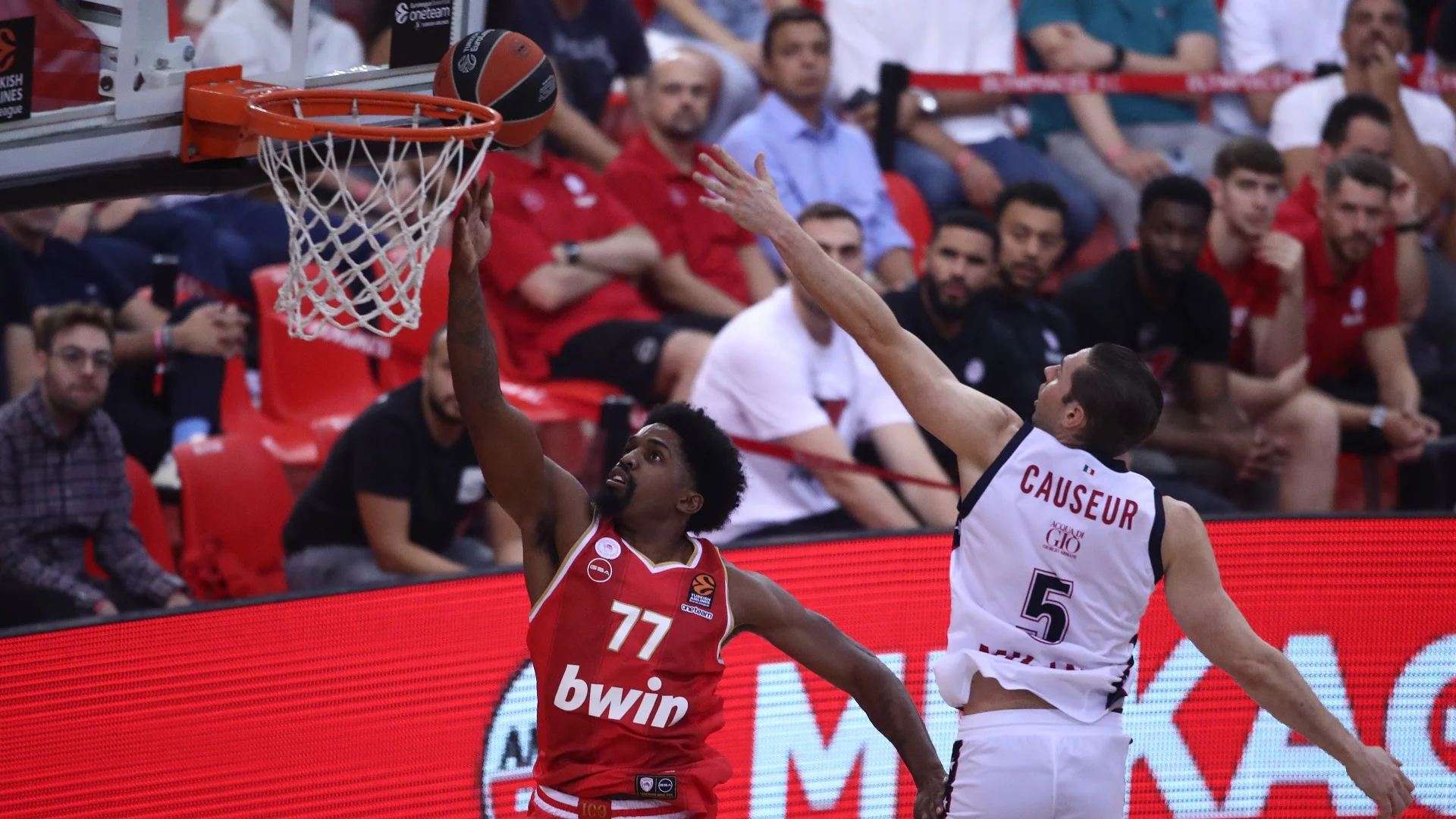 Olympiacos domina al Armani Milán, 89-68