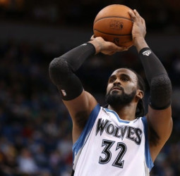 Roony Turiaf quiere volver a las pistas