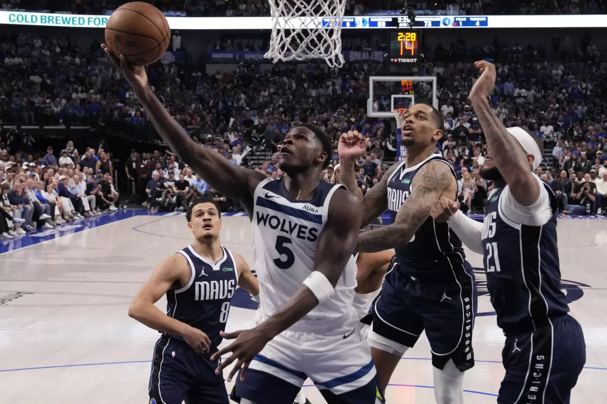 Los Timberwolves asaltan Dallas para hacerse con la primera victoria, 100-105 [1-3]