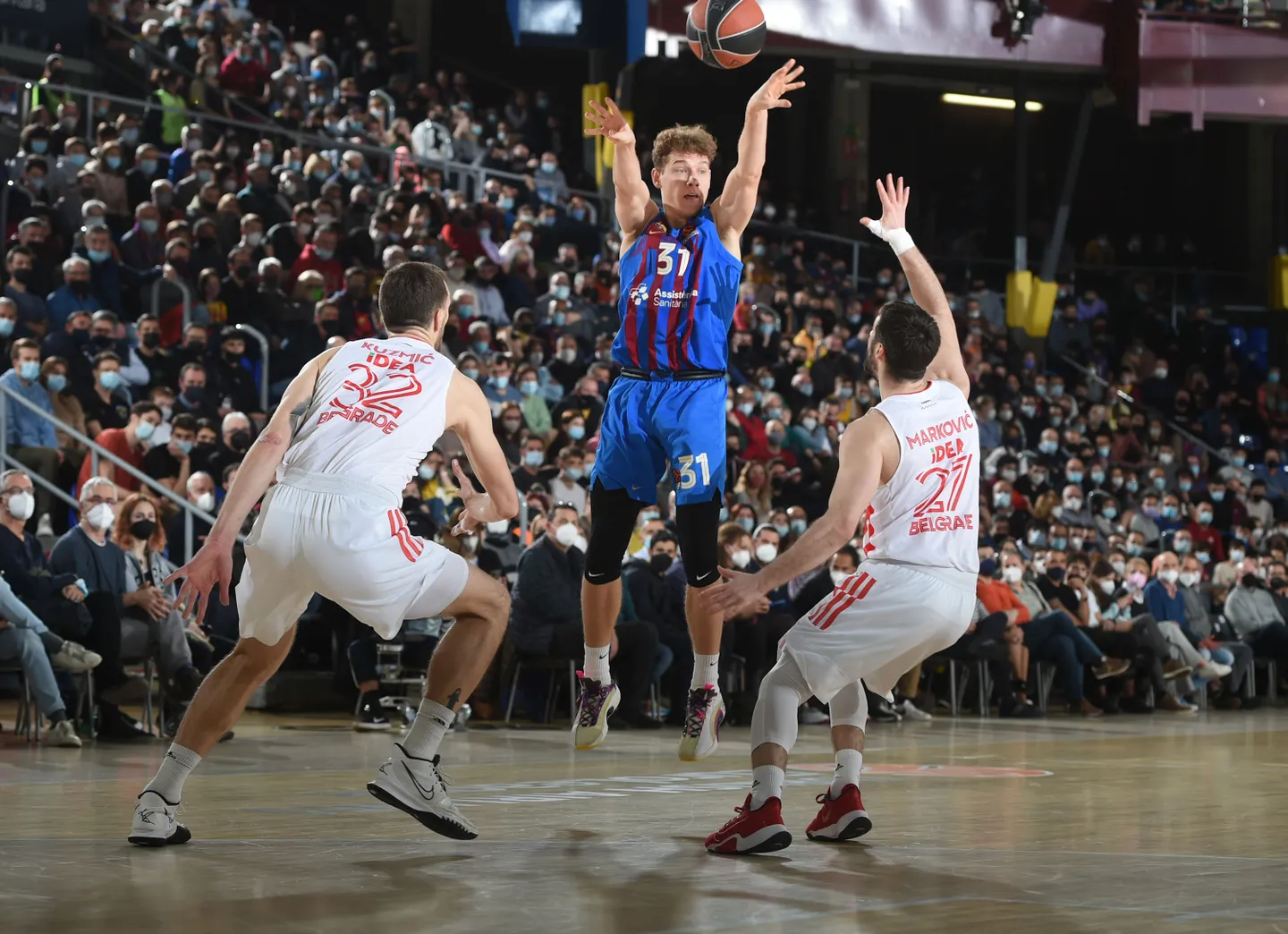 Una gran versión del Barça derrota a Estrella Roja (82-70)