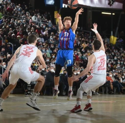 Una gran versión del Barça derrota a Estrella Roja (82-70)