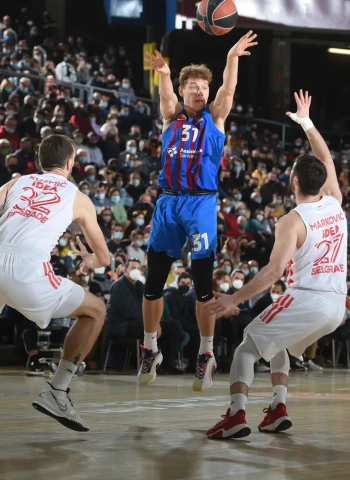 Una gran versión del Barça derrota a Estrella Roja (82-70)