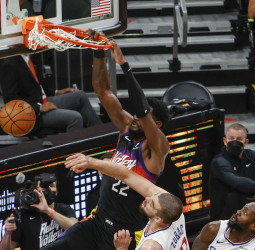 Ayton machaca el [2-0] para los Suns (104-103)