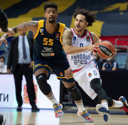 El ataque del Anadolu Efes se lleva por delante al Khimki (77-105)