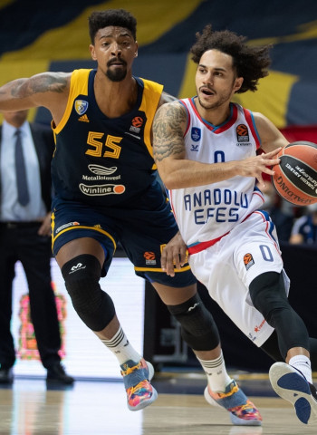 El ataque del Anadolu Efes se lleva por delante al Khimki (77-105)