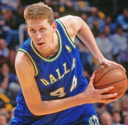Shawn Bradley, parapléjico tras un accidente