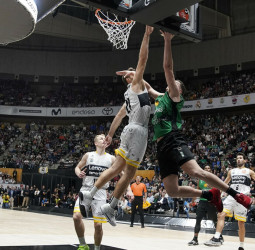 El Lenovo Tenerife completa la final de la Copa del Rey (72-73)