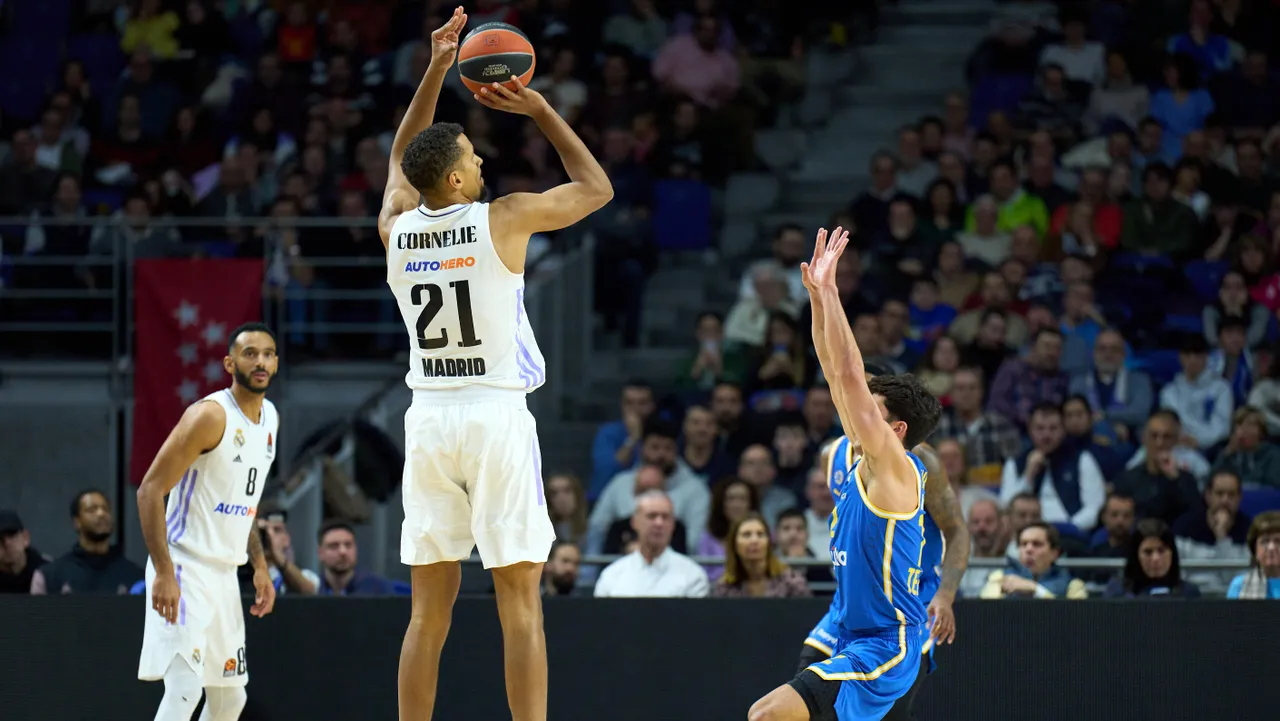 Exhibición del Real Madrid ante el Maccabi (98-65)