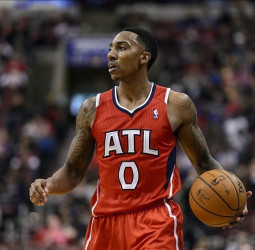 Los Hawks sufren para ganar el primero (102-101)