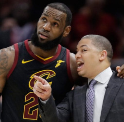 Luke Walton ya no es entrenador de los Lakers; Lue suena como máximo candidato